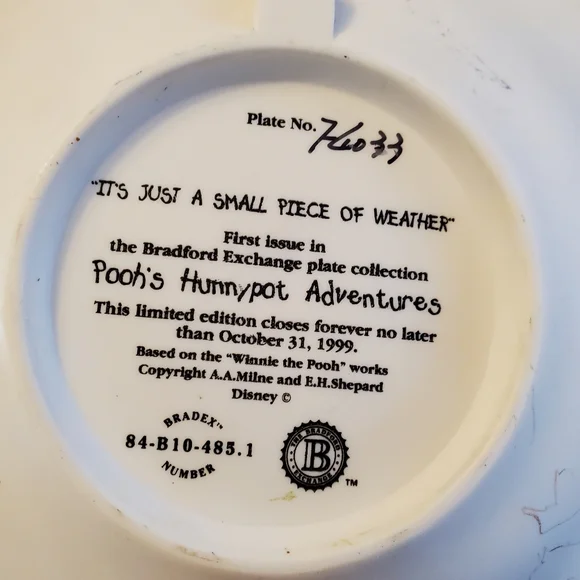 Collectible Pooh plate - Picture 3 of 3